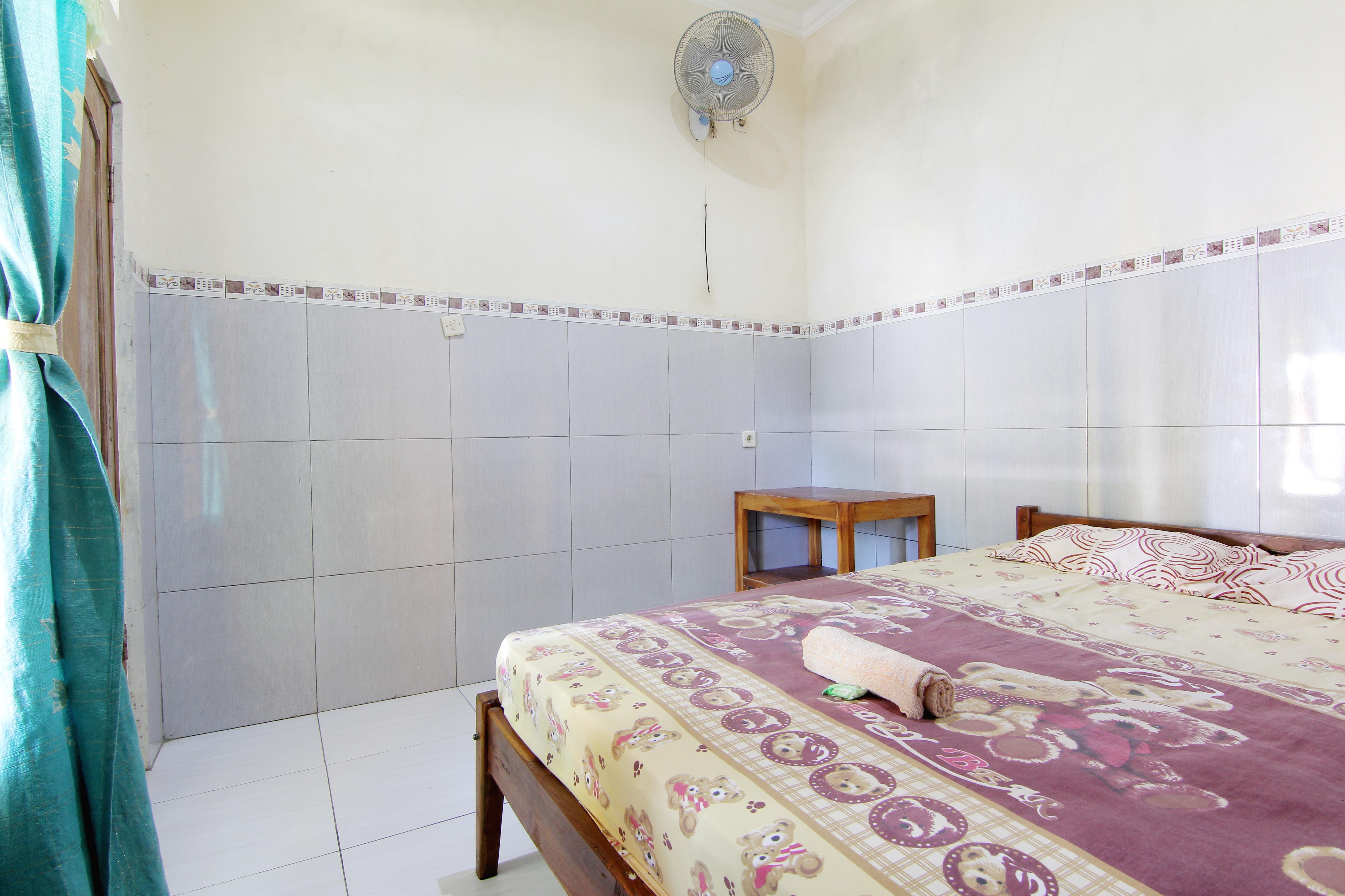 Losmen Alden Kretek Buitenkant foto
